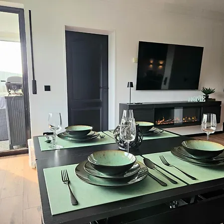 Gipfelpanorama Mit Berg- Und Seeblick, Boxspringbett Mit Ausfahrbarem Tv Вінтерберг