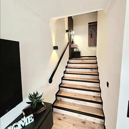 Gipfelpanorama Mit Berg- Und Seeblick, Boxspringbett Mit Ausfahrbarem Tv Apartment Winterberg