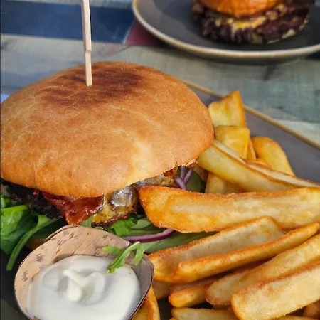 Gipfelpanorama Mit Berg- Und Seeblick, Boxspringbett Mit Ausfahrbarem Tv * Winterberg