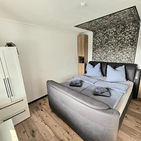 Gipfelpanorama Mit Berg- Und Seeblick, Boxspringbett Mit Ausfahrbarem Tv Вінтерберг