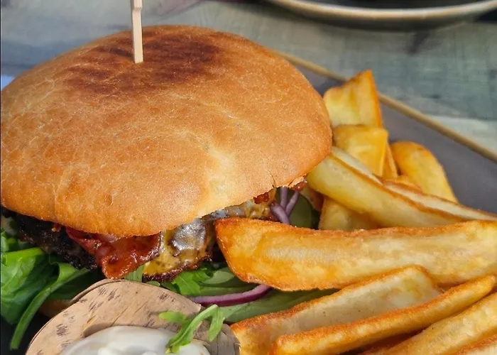 Gipfelpanorama Mit Berg- Und Seeblick, Boxspringbett Mit Ausfahrbarem Tv * Winterberg